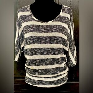 Vivico black & white quarter length sleeve sweater - Size Medium
